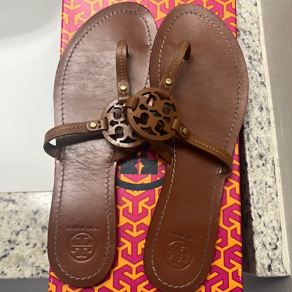 Tan Tory Burch Flat thong slides
